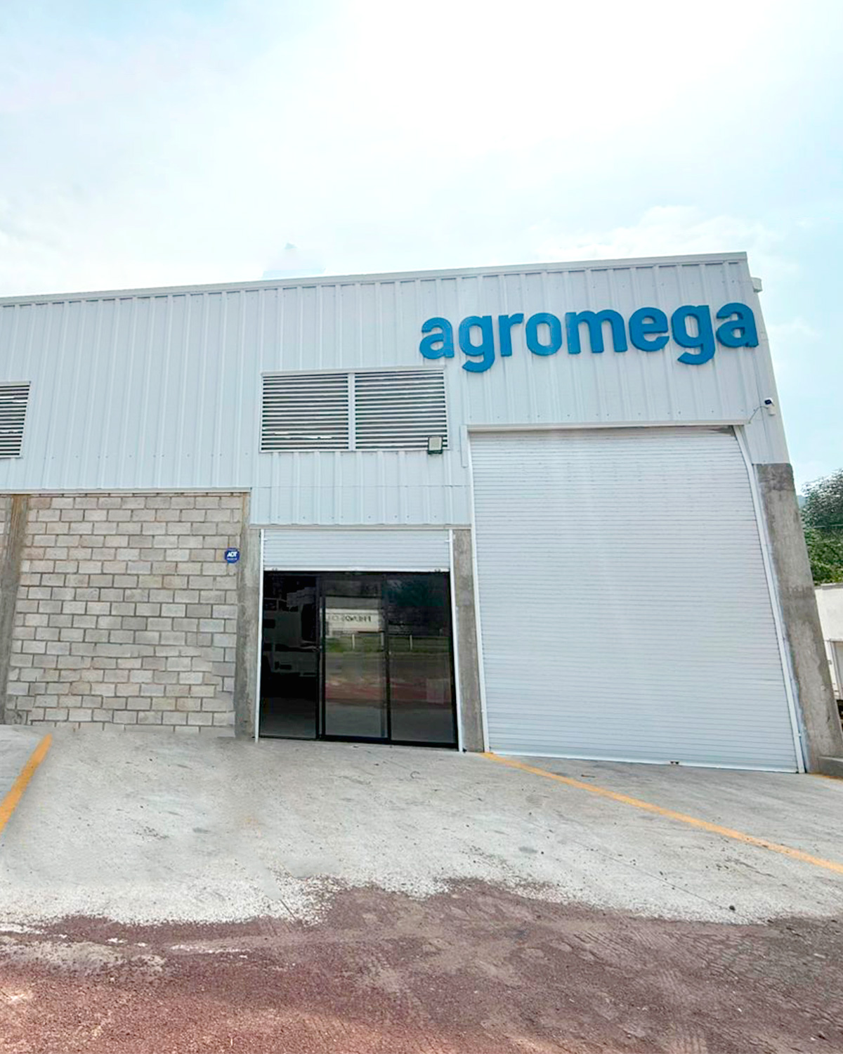 Fachada Principal de Agromega